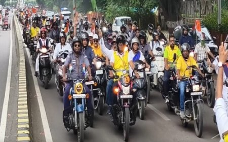 हर घर तिरंगा अभियान के तहत प्रयागराज में निकाली गई मोटरसाइकिल रैली