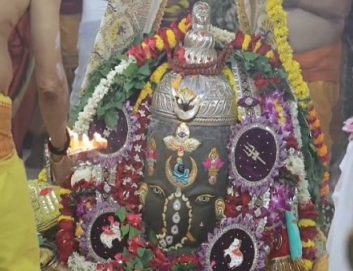 गणेश स्वरूप में सजे बाबा महाकाल, भांग-चंदन से किया गया भव्य शृंगार