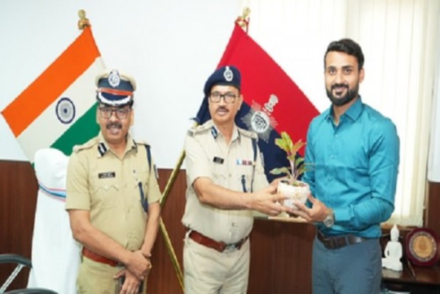 टीम इंडिया की जर्सी से पुलिस की वर्दी, क्रिकेटर मुकेश कुमार और आकाश दीप बने डीएसपी