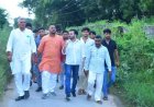 अलीगढ़ में सरकारी इंटर कॉलेज की बदहाली देख भड़के मंत्री, गेट बंद मिला तो फांद दी बाउंड्री वॉल; 5 कमरों की छत गायब, शौचालय तक नहीं