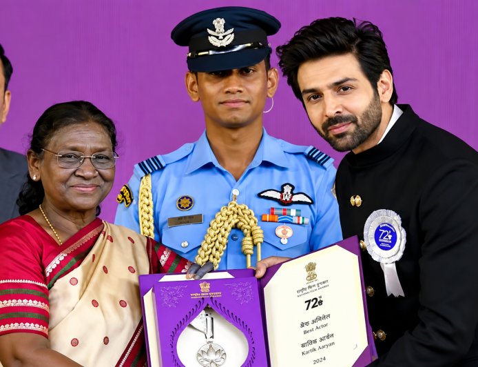 नेशनल अवॉर्ड जीतकर भावुक हुए कार्तिक आर्यन, बोले- ‘मैं निशब्द हूं’, मां के लाडले से नेशनल अवॉर्ड विनर तक का सफर