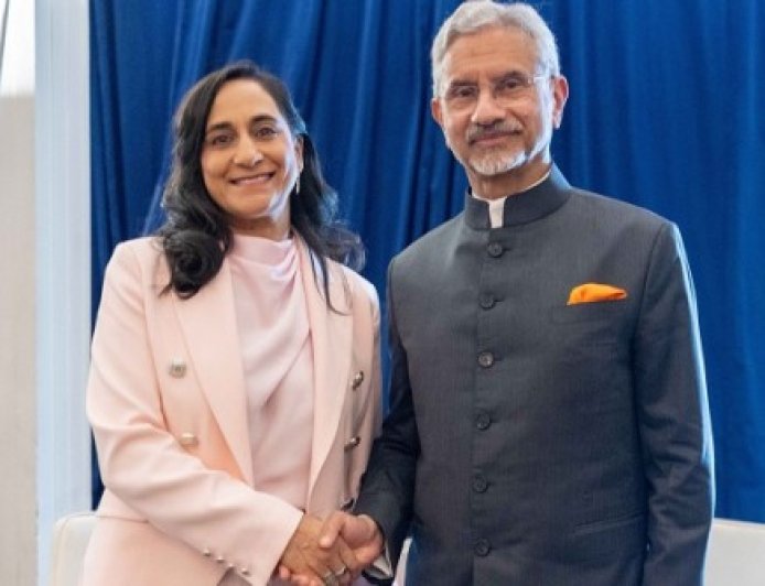 कनाडा की विदेश मंत्री अनीता आनंद से म‍िले न्यूयॉर्क में संयुक्त राष्ट्र महासभा के दौरान विदेश मंत्री डॉ. एस. जयशंकर, दोनों देशों के द्विपक्षीय संबंधों को ऊंचे स्तर पर ले जाने पर हुई चर्चा