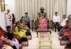 कर्नाटक राज्यपाल सुधा यादव ने वंचित बच्चियों के साथ किया कन्या पूजन, स्कूल बैग और किताबें की वितरीत