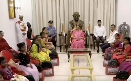 कर्नाटक राज्यपाल सुधा यादव ने वंचित बच्चियों के साथ किया कन्या पूजन, स्कूल बैग और किताबें की वितरीत