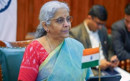 शेयर बाजार की हालिया कमजोरी का संबंध आसान निकासी से है, लेकिन अर्थव्यवस्था की बुनियाद मजबूत वित्त मंत्री सीतारमण