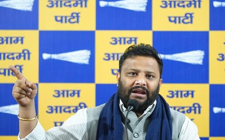 दिल्ली के सरकारी स्कूलों की बदहाली पर बोले कुलदीप कुमार- शिक्षा और सुरक्षा दोनों गायब