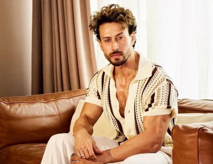 मुंबई अभिनेता टाइगर श्रॉफ पर अज्ञात हमलवारों ने की फायरिंग, ड्राइवर घायल
