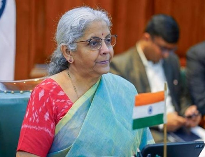 शेयर बाजार की हालिया कमजोरी का संबंध आसान निकासी से है, लेकिन अर्थव्यवस्था की बुनियाद मजबूत वित्त मंत्री सीतारमण