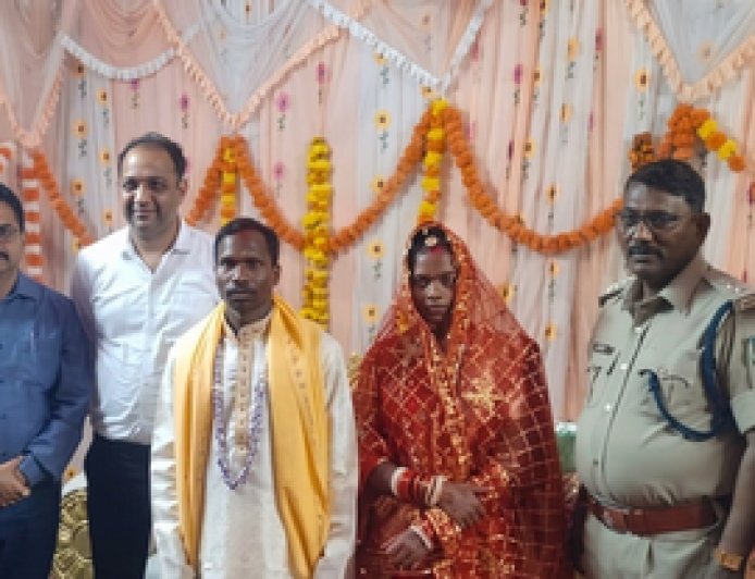 हजारीबाग ओपन जेल में बंद दो पूर्व नक्सली कमांडरों ने रचाई शादी, बाराती-घराती बने अफसर