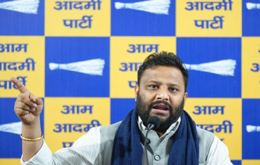 दिल्ली के सरकारी स्कूलों की बदहाली पर बोले कुलदीप कुमार- शिक्षा और सुरक्षा दोनों गायब